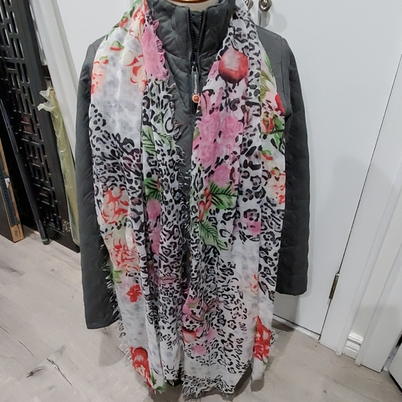 Women Lightweight Print Floral Pattern Scarf - Picture 3 of 4